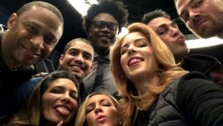 Arrow cast saluta Emily Bett Rickards