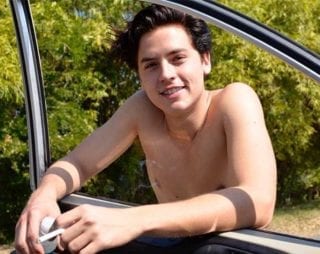 Cole Sprouse foto sexy: Il sorriso