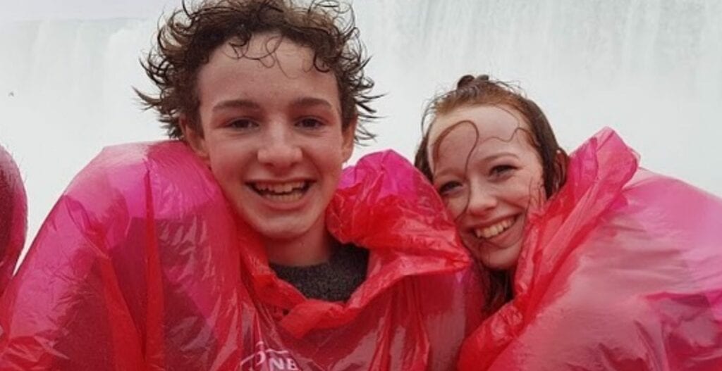 Amybeth Mcnulty E Lucas Jade Zumann Sono Fidanzati