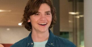 joel courtney lee the kissing booth