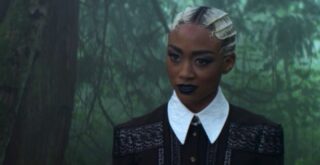 Estamos obcecadas pelo delineado bicolor da Tati Gabrielle, de 'Sabrina