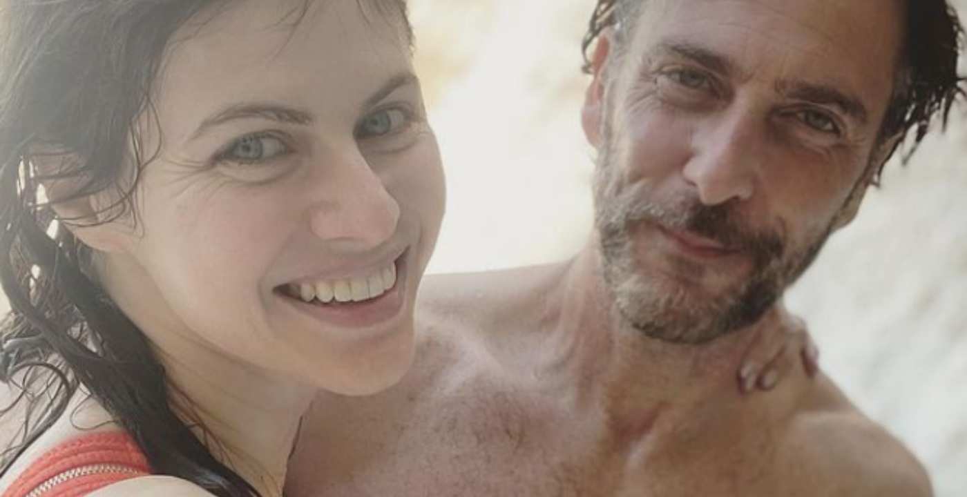 Alexandra Daddario si sposa con il compagno Andrew Form