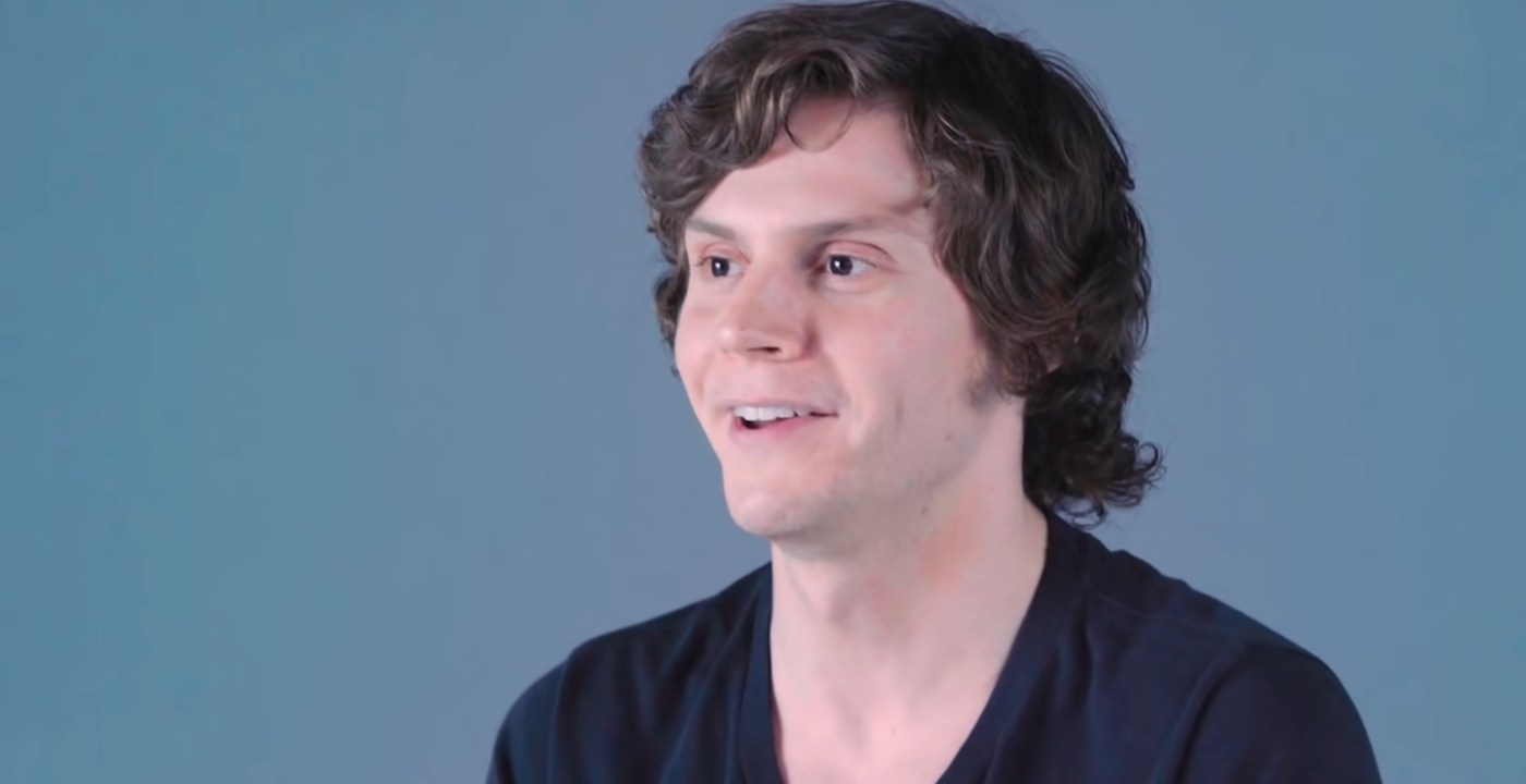 evan peters cosa cerca ragazza