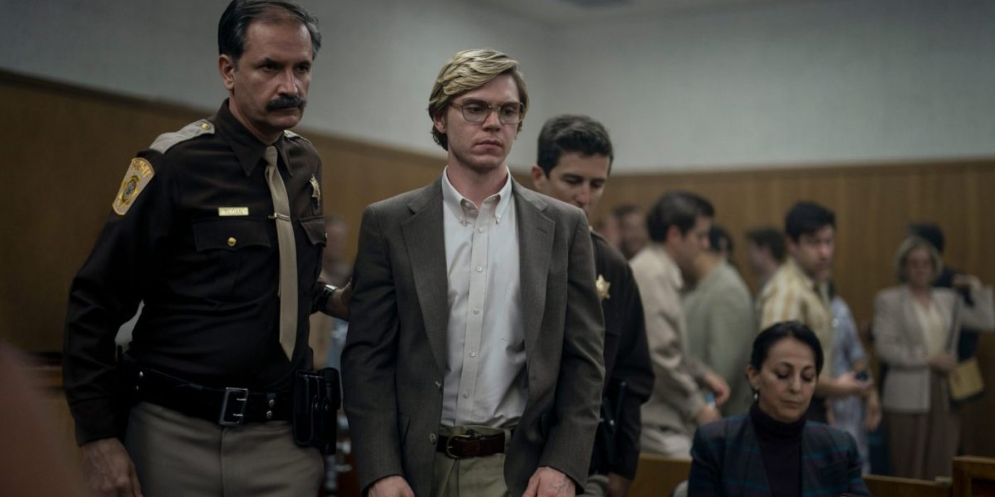 ryan murphy risponde critiche famiglie dahmer