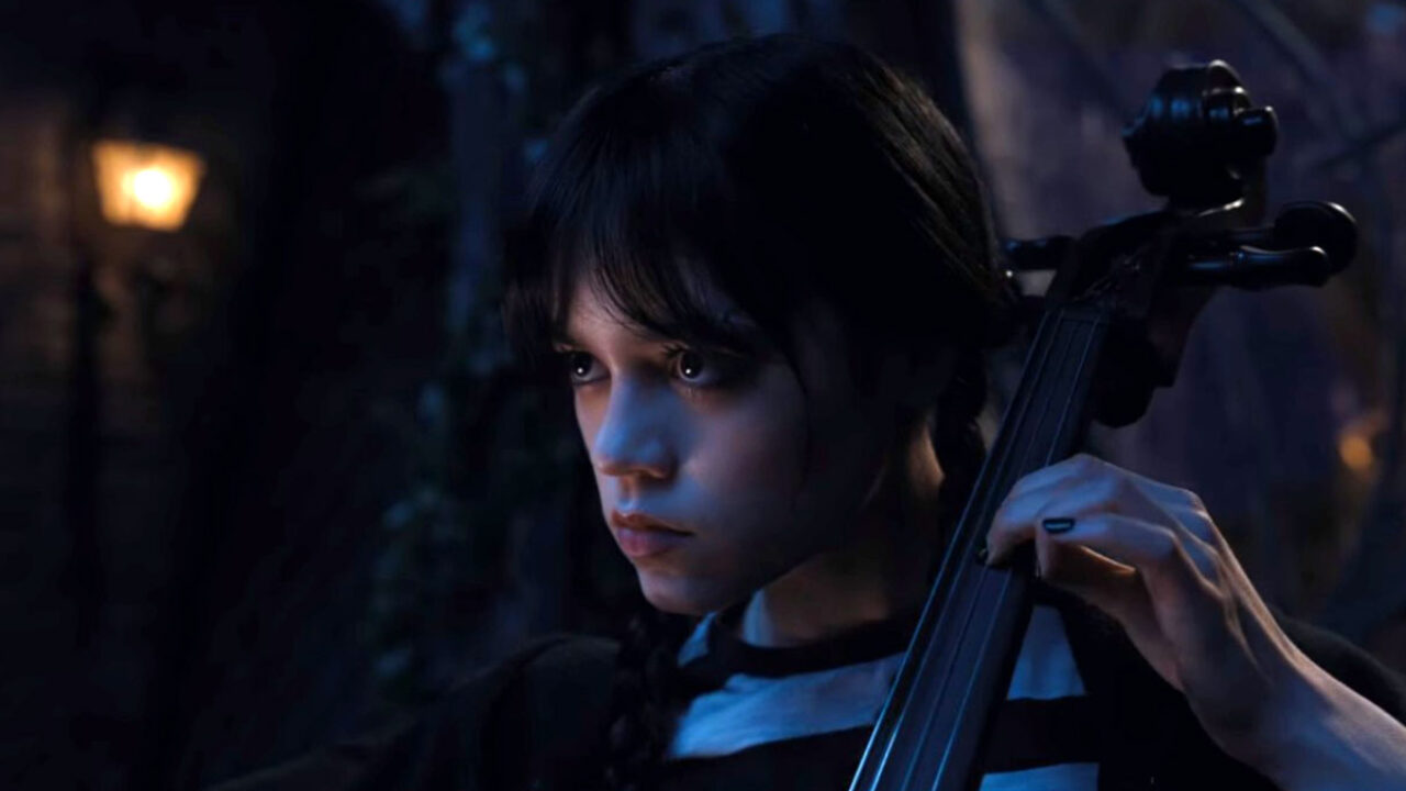 Che canzone suona Mercoledì al violoncello nel primo episodio?