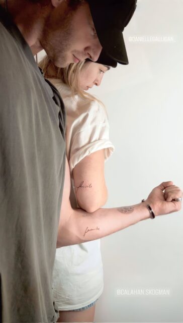 Danielle Galligan e Calahan Skogman tatuaggi