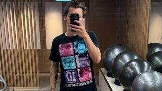 harry styles postato per sbaglio foto maglia one direction