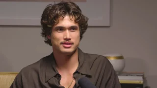 Charles Melton di Riverdale diventerà papà per la prima volta